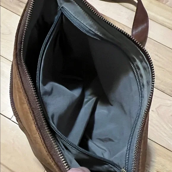 Roots Brown Leather Small Messenger Bag - Picture 12 of 17